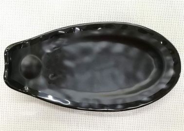 A louça da porcelana do peso 384g do comprimento 25cm ajusta a placa preta da melamina da Barco-forma